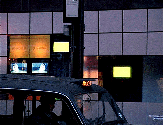 d-squared design project : Play and Displya : Reflection on Oxfor Street 